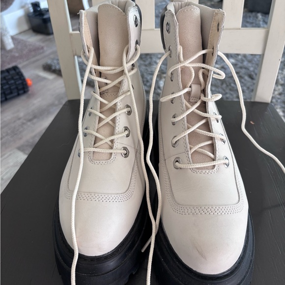 Timberland Women's Cream Lace-Up Combat Boots - Picture 2 of 4